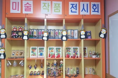 미술작품전시 이미지