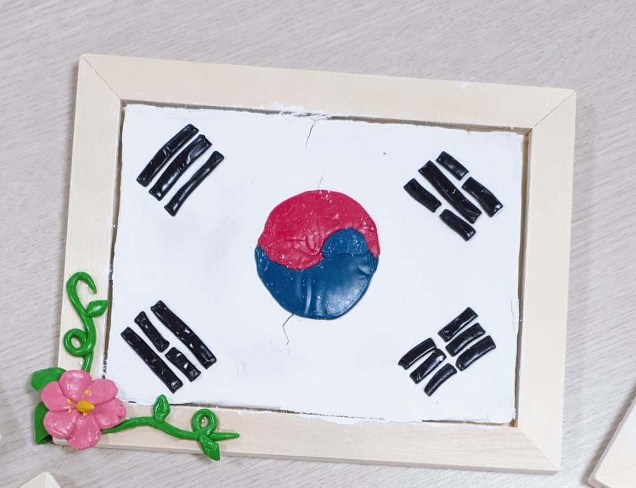 태극기 나무상자 이미지
